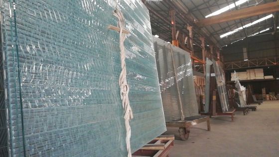 Разнослоистое громоздк тепловой волны отрежет по заданному размеру листовые стекл