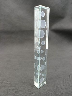 Освещать трехмерное стекло 12mm выгравированное лазером