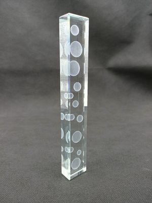 Освещать трехмерное стекло 12mm выгравированное лазером