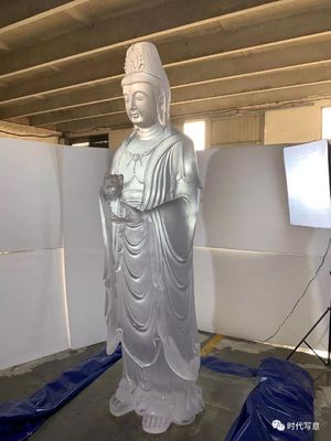 Орнаментальное традиционное высекая искусство стекла Будды Liu Li